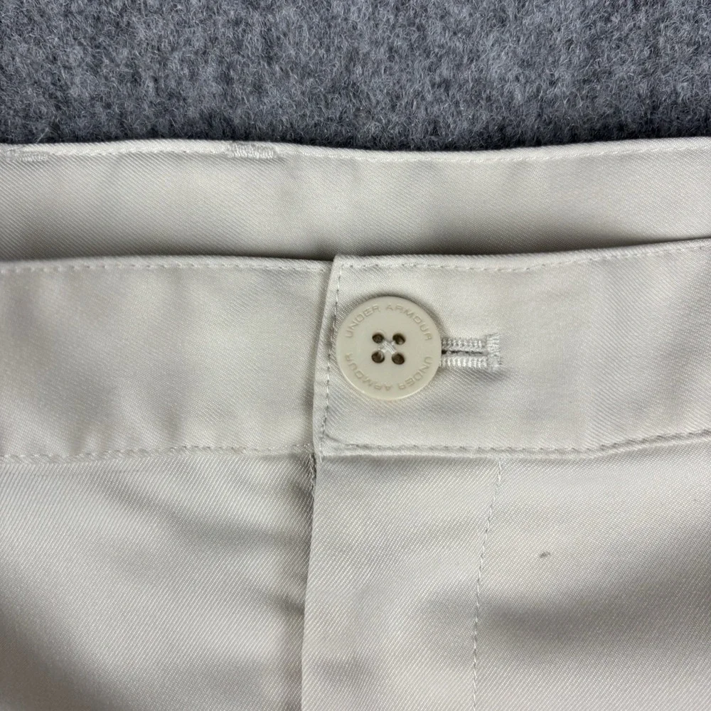 Under Armour Performance Golf Shorts Men's 40R White Flat Front Casual Stretch